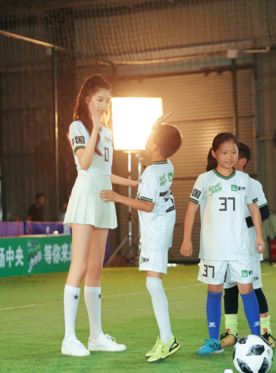 掘金中锋约基奇身高体重对青少年篮球发展的启示